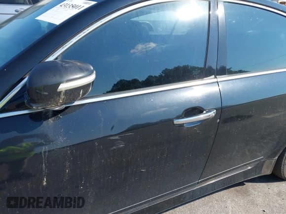✅ 2013 Hyundai Genesis 3.8L • VIN: KMHGC4DD1DU238153 • Lot: 43135011. Listed on IAAI with 184,318 mi. Free auction sales archive from the USA and detailed vehicle history report at DreamBid. Image 17.
