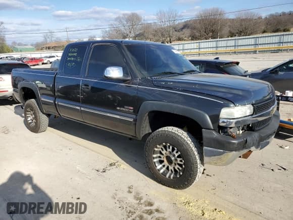 ✅ 2002 Chevrolet Silverado 2500HD LS • VIN: 1GCHC29122E276638 • Lot: 79489483. Wystawiony na Copart z przebiegiem 127 992 mil. Bezpłatny archiwum sprzedaży aukcyjnych z USA i szczegółowy raport historii pojazdu na DreamBid. Zdjęcie 4.