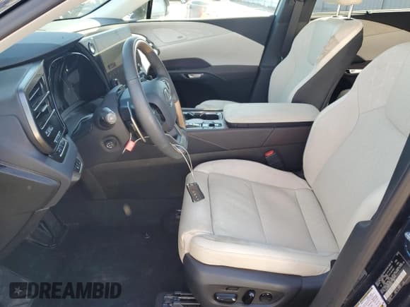 ✅ 2024 Lexus RX 350h Luxury • VIN: 2T2BBMCA8RC062050 • Lot: 82190065. Listed on Copart with 7,019 mi. Free auction sales archive from the USA and detailed vehicle history report at DreamBid. Image 7.