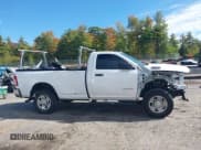 ✅ 2022 Ram 2500 Tradesman • VIN: 3C6MR5AJ3NG139397 • Lot: 43267574. Wystawiony na IAAI z przebiegiem 36 655 mil. Bezpłatny archiwum sprzedaży aukcyjnych z USA i szczegółowy raport historii pojazdu na DreamBid. Zdjęcie 14.