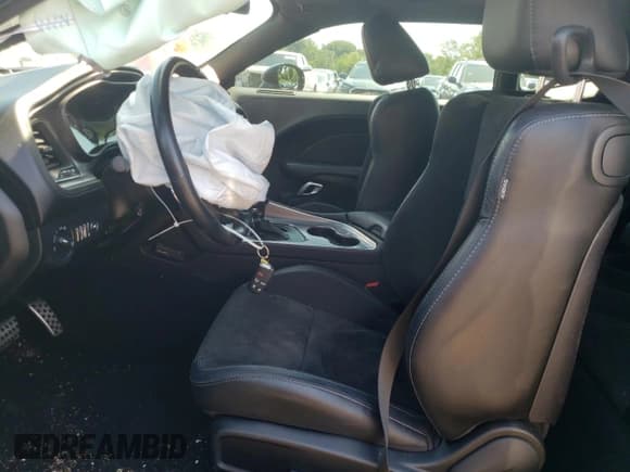 ✅ 2021 Dodge Challenger GT • VIN: 2C3CDZKG8MH500574 • Lot: 60136444. Wystawiony na Copart z przebiegiem 34 500 mil. Bezpłatny archiwum sprzedaży aukcyjnych z USA i szczegółowy raport historii pojazdu na DreamBid. Zdjęcie 7.