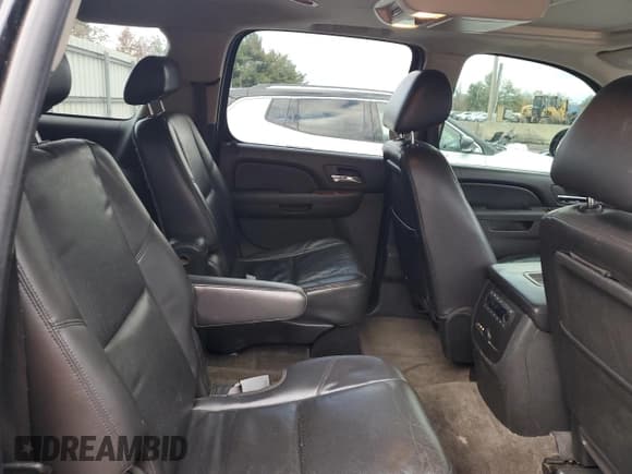 ✅ 2010 Chevrolet Suburban LTZ • VIN: 1GNUKKE34AR182672 • Lot: 90367875. Wystawiony na Copart z przebiegiem 226 745 mil. Bezpłatny archiwum sprzedaży aukcyjnych z USA i szczegółowy raport historii pojazdu na DreamBid. Zdjęcie 11.