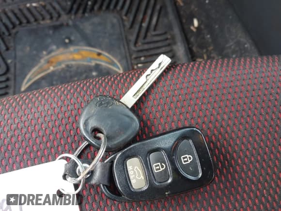 ✅ 2016 Hyundai Veloster Turbo Rally Edition • VIN: KMHTC6AE2GU267088 • Lot: 41561388. Wystawiony na IAAI z przebiegiem 98 157 mil. Bezpłatny archiwum sprzedaży aukcyjnych z USA i szczegółowy raport historii pojazdu na DreamBid. Zdjęcie 11.