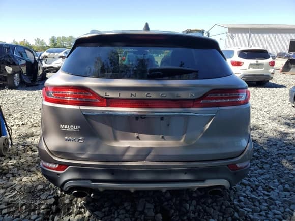 ✅ 2019 Lincoln MKC Reserve • VIN: 5LMCJ3D96KUL01638 • Lot: 71982645. Wystawiony na Copart z przebiegiem 47 715 mil. Bezpłatny archiwum sprzedaży aukcyjnych z USA i szczegółowy raport historii pojazdu na DreamBid. Zdjęcie 6.
