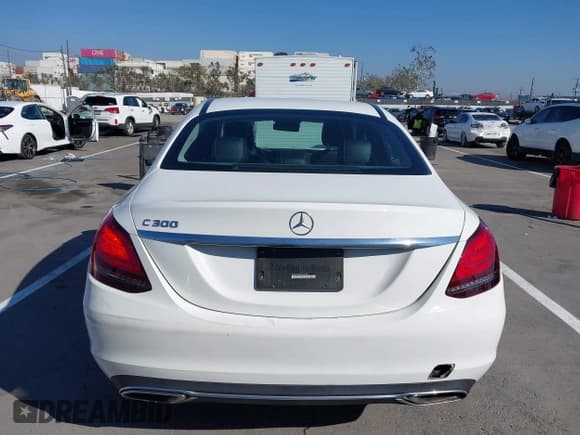 ✅ 2020 Mercedes-Benz C 300 • VIN: WDDWF8DB9LR537488 • Lot: 43618189. Wystawiony na IAAI z przebiegiem 38 469 mil. Bezpłatny archiwum sprzedaży aukcyjnych z USA i szczegółowy raport historii pojazdu na DreamBid. Zdjęcie 15.