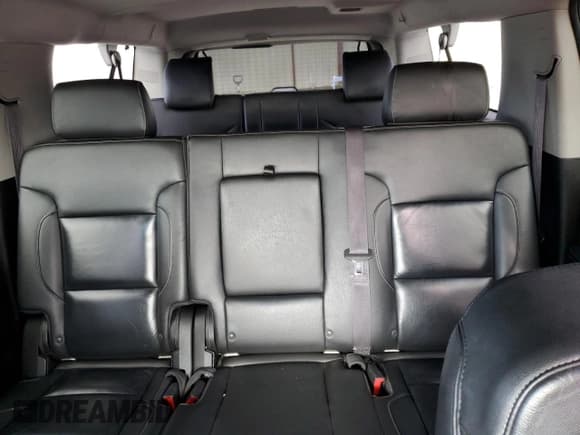 ✅ 2016 Chevrolet Suburban LT • VIN: 1GNSCHKC3GR415302 • Lot: 85107185. Wystawiony na Copart z przebiegiem 324 252 mil. Bezpłatny archiwum sprzedaży aukcyjnych z USA i szczegółowy raport historii pojazdu na DreamBid. Zdjęcie 10.