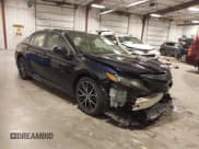 ✅ 2021 Toyota Camry SE Nightshade • VIN: 4T1G11BK3MU018941 • Лот: 43568718. Опубликован ранее на IAAI с пробегом 20 528 миль. Бесплатный доступ к архиву аукционных продаж из США и подробный отчёт об истории автомобиля на DreamBid. Изображение 1.