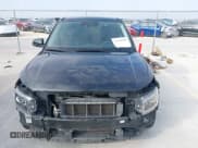 ✅ 2022 Hyundai Venue Limited • VIN: KMHRC8A39NU166115 • Lot: 41535784. Listed on IAAI with 64,442 mi. Free auction sales archive from the USA and detailed vehicle history report at DreamBid. Image 13.