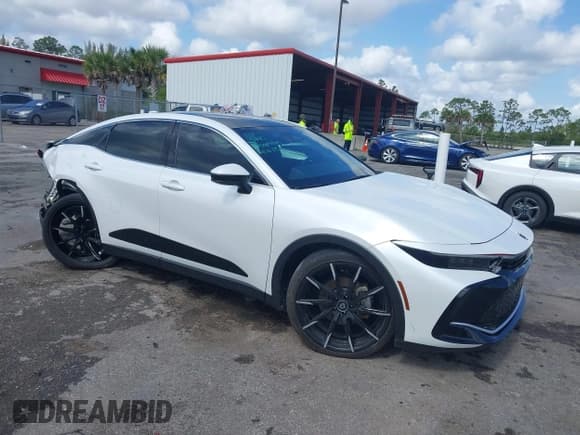 ✅ 2024 Toyota Crown XLE • VIN: JTDAAAAF4R3020760 • Lot: 42191441. Wystawiony na IAAI z przebiegiem 99 630 mil. Bezpłatny archiwum sprzedaży aukcyjnych z USA i szczegółowy raport historii pojazdu na DreamBid. Zdjęcie 1.