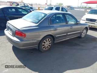 ✅ 2002 Hyundai Sonata GLS • VIN: KMHWF35H72A679850 • Lot: 42466308. Wystawiony na IAAI z przebiegiem 183 056 mil. Bezpłatny archiwum sprzedaży aukcyjnych z USA i szczegółowy raport historii pojazdu na DreamBid. Zdjęcie 4.