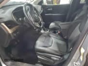 ✅ 2014 Jeep Cherokee Latitude • VIN: 1C4PJMCB3EW318442 • Lot: 95538825. Wystawiony na Copart z przebiegiem Nie podano. Bezpłatny archiwum sprzedaży aukcyjnych z USA i szczegółowy raport historii pojazdu na DreamBid. Zdjęcie 7.