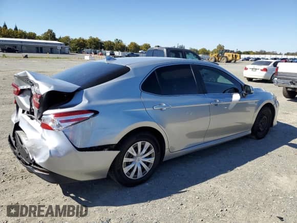 2020 Toyota Camry Hybrid LE z VIN 4T1C31AK7LU018496, wystawiony jako Copart lot #85311175 z przebiegiem 114 913 mil mil oraz Szkoda całkowita • Salvage title. Historia ofert i sprzedaży dostępna na DreamBid. Obrazek 3.