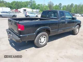 ✅ 2003 Chevrolet S-10 LS • VIN: 1GCDT19X038232117 • Лот: 42218171. Опубликован ранее на IAAI с пробегом 215 607 миль. Бесплатный доступ к архиву аукционных продаж из США и подробный отчёт об истории автомобиля на DreamBid. Изображение 4.