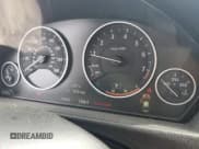 ✅ 2015 BMW 3 Series 320i xDrive • VIN: WBA3C3G56FNS76652 • Lot: 60138915. Wystawiony na Copart z przebiegiem 69 285 mil. Bezpłatny archiwum sprzedaży aukcyjnych z USA i szczegółowy raport historii pojazdu na DreamBid. Zdjęcie 9.