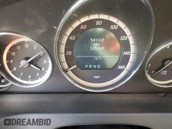 ✅ 2010 Mercedes-Benz E 550 • VIN: WDDKJ7CB1AF033072 • Lot: 48242735. Listed on Copart with 125,269 mi. Free auction sales archive from the USA and detailed vehicle history report at DreamBid. Image 9.