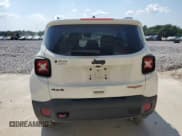 ✅ 2022 Jeep Renegade Trailhawk • VIN: ZACNJDC17NPP01034 • Lot: 68957375. Wystawiony na Copart z przebiegiem 28 564 mil. Bezpłatny archiwum sprzedaży aukcyjnych z USA i szczegółowy raport historii pojazdu na DreamBid. Zdjęcie 6.