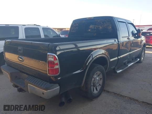 ✅ 2010 Ford F-250 XL • VIN: 1FTSW2AR8AEB05633 • Lot: 43617439. Wystawiony na IAAI z przebiegiem 233 486 mil. Bezpłatny archiwum sprzedaży aukcyjnych z USA i szczegółowy raport historii pojazdu na DreamBid. Zdjęcie 4.