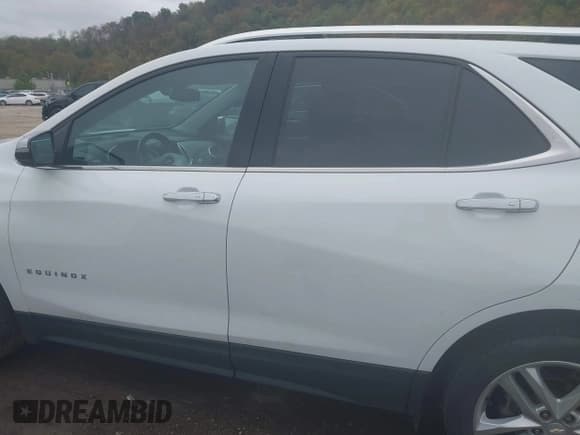 ✅ 2019 Chevrolet Equinox Premier • VIN: 2GNAXYEX6K6146733 • Lot: 43433948. Listed on IAAI with 68,361 mi. Free auction sales archive from the USA and detailed vehicle history report at DreamBid. Image 15.