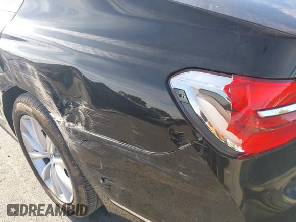 ✅ 2018 BMW 7 Series 740i • VIN: WBA7E2C51JG741492 • Lot: 43664745. Listed on IAAI with 122,800 mi. Free auction sales archive from the USA and detailed vehicle history report at DreamBid. Image 18.