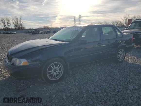 ✅ 2000 Volvo S70 • VIN: YV1LS56D3Y2658047 • Лот: 79884694. Опубликован ранее на Copart с пробегом 112 846 миль. Бесплатный доступ к архиву аукционных продаж из США и подробный отчёт об истории автомобиля на DreamBid. Изображение 1.