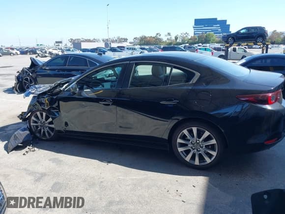 ✅ 2025 Mazda 3 S Preferred • VIN: JM1BPACM4S1769008 • Lot: 42153499. Wystawiony na IAAI z przebiegiem Nie podano. Bezpłatny archiwum sprzedaży aukcyjnych z USA i szczegółowy raport historii pojazdu na DreamBid. Zdjęcie 15.