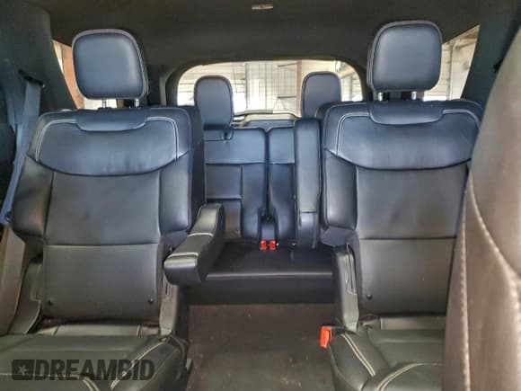 ✅ 2022 Ford Explorer ST • VIN: 1FM5K8GCXNGB11700 • Lot: 94141055. Wystawiony na Copart z przebiegiem 27 839 mil. Bezpłatny archiwum sprzedaży aukcyjnych z USA i szczegółowy raport historii pojazdu na DreamBid. Zdjęcie 10.