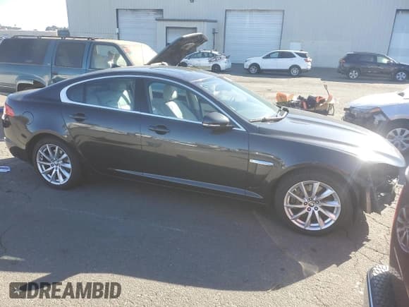 ✅ 2013 Jaguar XF RWD • VIN: SAJWA0ES7DPS63800 • Lot: 86432995. Wystawiony na Copart z przebiegiem Nie podano. Bezpłatny archiwum sprzedaży aukcyjnych z USA i szczegółowy raport historii pojazdu na DreamBid. Zdjęcie 4.
