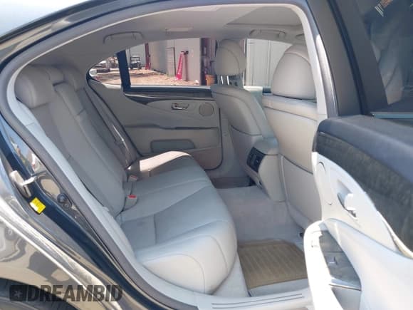 ✅ 2007 Lexus LS 460 • VIN: JTHBL46FX75021274 • Лот: 42843255. Опубликован ранее на IAAI с пробегом 166 339 миль. Бесплатный доступ к архиву аукционных продаж из США и подробный отчёт об истории автомобиля на DreamBid. Изображение 8.