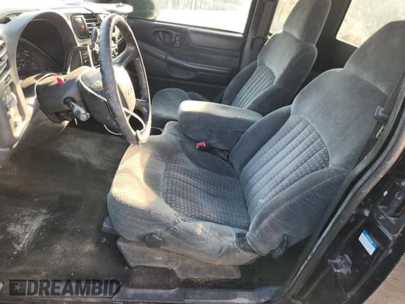 ✅ 2000 Chevrolet S-10 LS • VIN: 1GCCS19W3Y8273113 • Lot: 85884585. Listed on Copart with 208,986 mi. Free auction sales archive from the USA and detailed vehicle history report at DreamBid. Image 7.