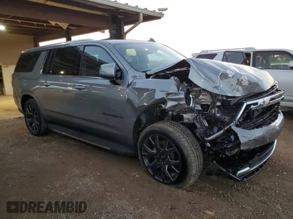 2024 Chevrolet Suburban LT z VIN 1GNSCCKDXRR331850, wystawiony jako Copart lot #79974784 z przebiegiem 4 611 mil mil oraz Czysty tytuł • Clean title. Historia ofert i sprzedaży dostępna na DreamBid. Obrazek 4.