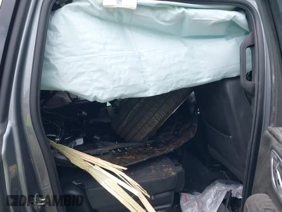 ✅ 2022 Chevrolet Suburban LT • VIN: 1GNSKCKT0NR296269 • Lot: 42190603. Listed on IAAI with 61,874 mi. Free auction sales archive from the USA and detailed vehicle history report at DreamBid. Image 8.