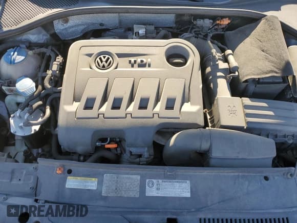 ✅ 2012 Volkswagen Passat SEL Premium • VIN: 1VWCN7A32CC053931 • Лот: 86692985. Опубликован ранее на Copart с пробегом 150 407 миль. Бесплатный доступ к архиву аукционных продаж из США и подробный отчёт об истории автомобиля на DreamBid. Изображение 11.