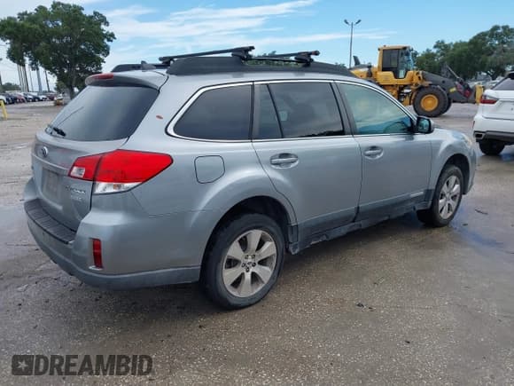 ✅ 2011 Subaru Outback Limited • VIN: 4S4BRBJC4B3446426 • Lot: 43074136. Wystawiony na IAAI z przebiegiem 153 612 mil. Bezpłatny archiwum sprzedaży aukcyjnych z USA i szczegółowy raport historii pojazdu na DreamBid. Zdjęcie 4.