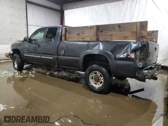 ✅ 2005 Chevrolet Silverado 2500HD LT • VIN: 1GCHK29U85E166775 • Lot: 44410085. Listed on Copart with 215,884 mi. Free auction sales archive from the USA and detailed vehicle history report at DreamBid. Image 2.
