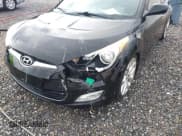 ✅ 2013 Hyundai Veloster w/Black Int • VIN: KMHTC6AD7DU092257 • Lot: 41464977. Wystawiony na IAAI z przebiegiem 151 152 mil. Bezpłatny archiwum sprzedaży aukcyjnych z USA i szczegółowy raport historii pojazdu na DreamBid. Zdjęcie 6.