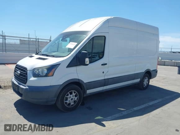 ✅ 2016 Ford Transit • VIN: 1FTYR2XMXGKB33232 • Lot: 42000325. Wystawiony na IAAI z przebiegiem 82 859 mil. Bezpłatny archiwum sprzedaży aukcyjnych z USA i szczegółowy raport historii pojazdu na DreamBid. Zdjęcie 17.