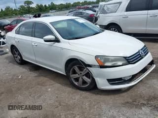 ✅ 2014 Volkswagen Passat Wolfsburg Edition • VIN: 1VWAT7A36EC049218 • Lot: 42771702. Wystawiony na IAAI z przebiegiem 170 426 mil. Bezpłatny archiwum sprzedaży aukcyjnych z USA i szczegółowy raport historii pojazdu na DreamBid. Zdjęcie 1.
