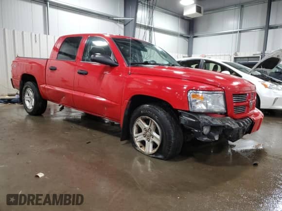 2008 Dodge Dakota z VIN 1D7HW68K58S581897, wystawiony jako Copart lot #81428034 z przebiegiem 106 776 mil mil oraz Szkoda całkowita • Salvage title. Historia ofert i sprzedaży dostępna na DreamBid. Obrazek 4.