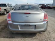 ✅ 2014 Chrysler 300 Uptown Edition • VIN: 2C3CCAAG1EH216470 • Lot: 68789985. Wystawiony na Copart z przebiegiem 150 172 mil. Bezpłatny archiwum sprzedaży aukcyjnych z USA i szczegółowy raport historii pojazdu na DreamBid. Zdjęcie 6.