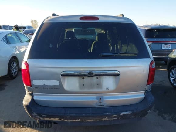 ✅ 2005 Chrysler Town & Country LX • VIN: 2C4GP44R35R398005 • Lot: 43584108. Listed on IAAI with 225,333 mi. Free auction sales archive from the USA and detailed vehicle history report at DreamBid. Image 15.