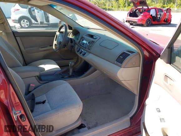 ✅ 2002 Toyota Camry LE • VIN: JTDBE32K120006371 • Lot: 43708563. Wystawiony na IAAI z przebiegiem Nie podano. Bezpłatny archiwum sprzedaży aukcyjnych z USA i szczegółowy raport historii pojazdu na DreamBid. Zdjęcie 5.