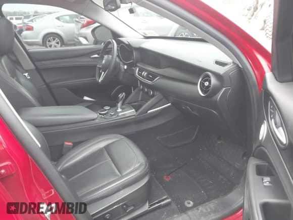 ✅ 2018 Alfa Romeo Stelvio • VIN: ZASFAKAN2J7B95077 • Лот: 43582939. Опубликован ранее на IAAI с пробегом 88 233 миль. Бесплатный доступ к архиву аукционных продаж из США и подробный отчёт об истории автомобиля на DreamBid. Изображение 5.