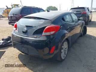 2014 Hyundai Veloster z VIN KMHTC6AD2EU214301, wystawiony jako IAAI lot #43016517 z przebiegiem 122 845 mil mil oraz . Historia ofert i sprzedaży dostępna na DreamBid. Obrazek 4.