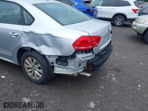 ✅ 2013 Volkswagen Passat S • VIN: 1VWAP7A38DC080506 • Lot: 42680387. Listed on IAAI with 297,230 mi. Free auction sales archive from the USA and detailed vehicle history report at DreamBid. Image 6.