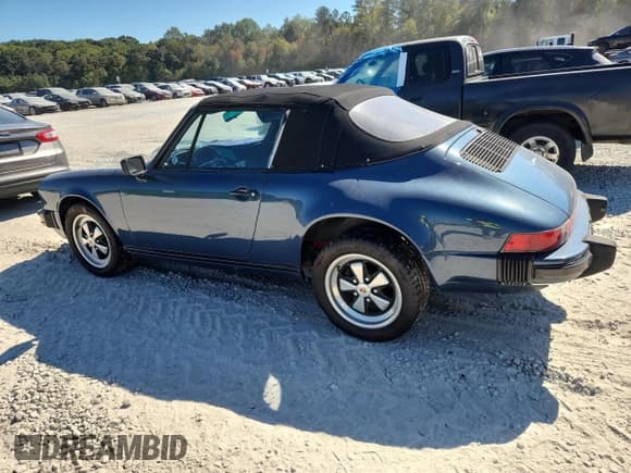 ✅ 1985 Porsche 911 • VIN: WP0ZZZ91ZFS141072 • Лот: 89868125. Опубликован ранее на Copart с пробегом 222 978 миль. Бесплатный доступ к архиву аукционных продаж из США и подробный отчёт об истории автомобиля на DreamBid. Изображение 2.