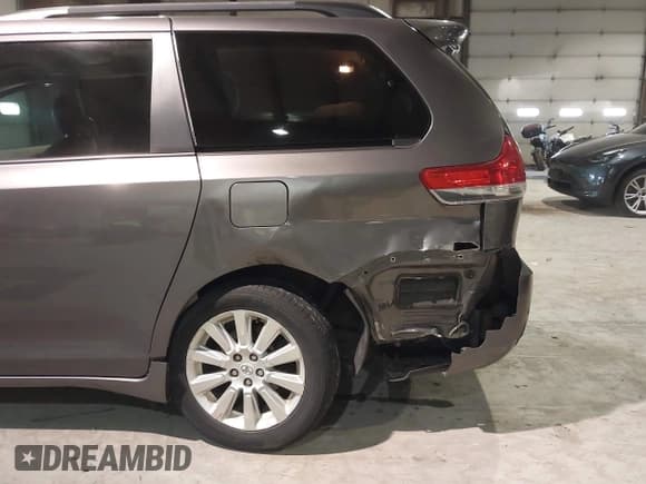 ✅ 2011 Toyota Sienna XLE • VIN: 5TDDK3DC8BS026606 • Lot: 41295760. Listed on IAAI with 128,930 mi. Free auction sales archive from the USA and detailed vehicle history report at DreamBid. Image 6.