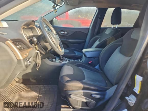 ✅ 2014 Jeep Cherokee Latitude • VIN: 1C4PJMCB7EW275014 • Lot: 95806655. Wystawiony na Copart z przebiegiem Nie podano. Bezpłatny archiwum sprzedaży aukcyjnych z USA i szczegółowy raport historii pojazdu na DreamBid. Zdjęcie 7.