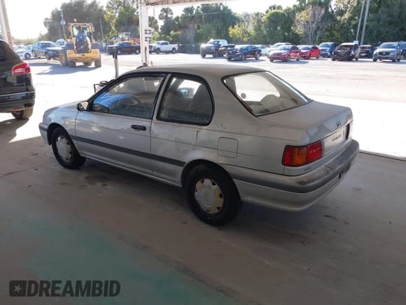 ✅ 1991 Toyota Tercel • VIN: JT2EL43B2M0026261 • Lot: 43760886. Wystawiony na IAAI z przebiegiem 241 952 mil. Bezpłatny archiwum sprzedaży aukcyjnych z USA i szczegółowy raport historii pojazdu na DreamBid. Zdjęcie 3.