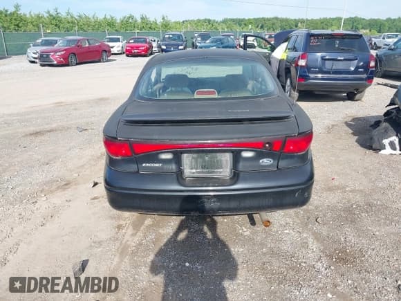 ✅ 2000 Ford Escort ZX2 • VIN: 3FAKP1139YR235632 • Lot: 42240451. Listed on IAAI with 139,532 mi. Free auction sales archive from the USA and detailed vehicle history report at DreamBid. Image 16.