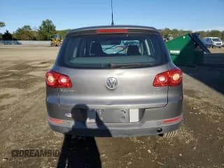 ✅ 2010 Volkswagen Tiguan SE • VIN: WVGBV7AX4AW532568 • Lot: 85581945. Wystawiony na Copart z przebiegiem 106 102 mil. Bezpłatny archiwum sprzedaży aukcyjnych z USA i szczegółowy raport historii pojazdu na DreamBid. Zdjęcie 6.
